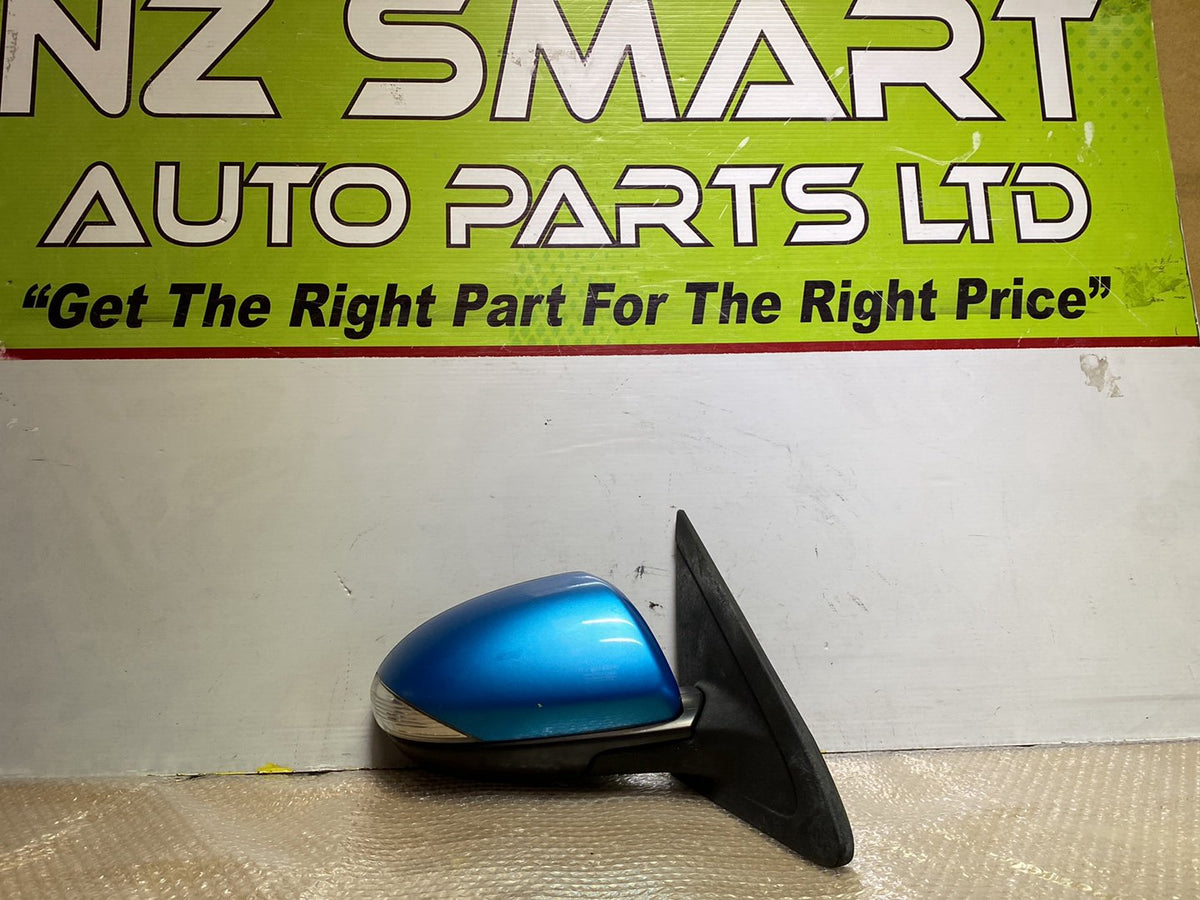 2009 Mazda Axela- Right Door Mirror PN: 6 wires