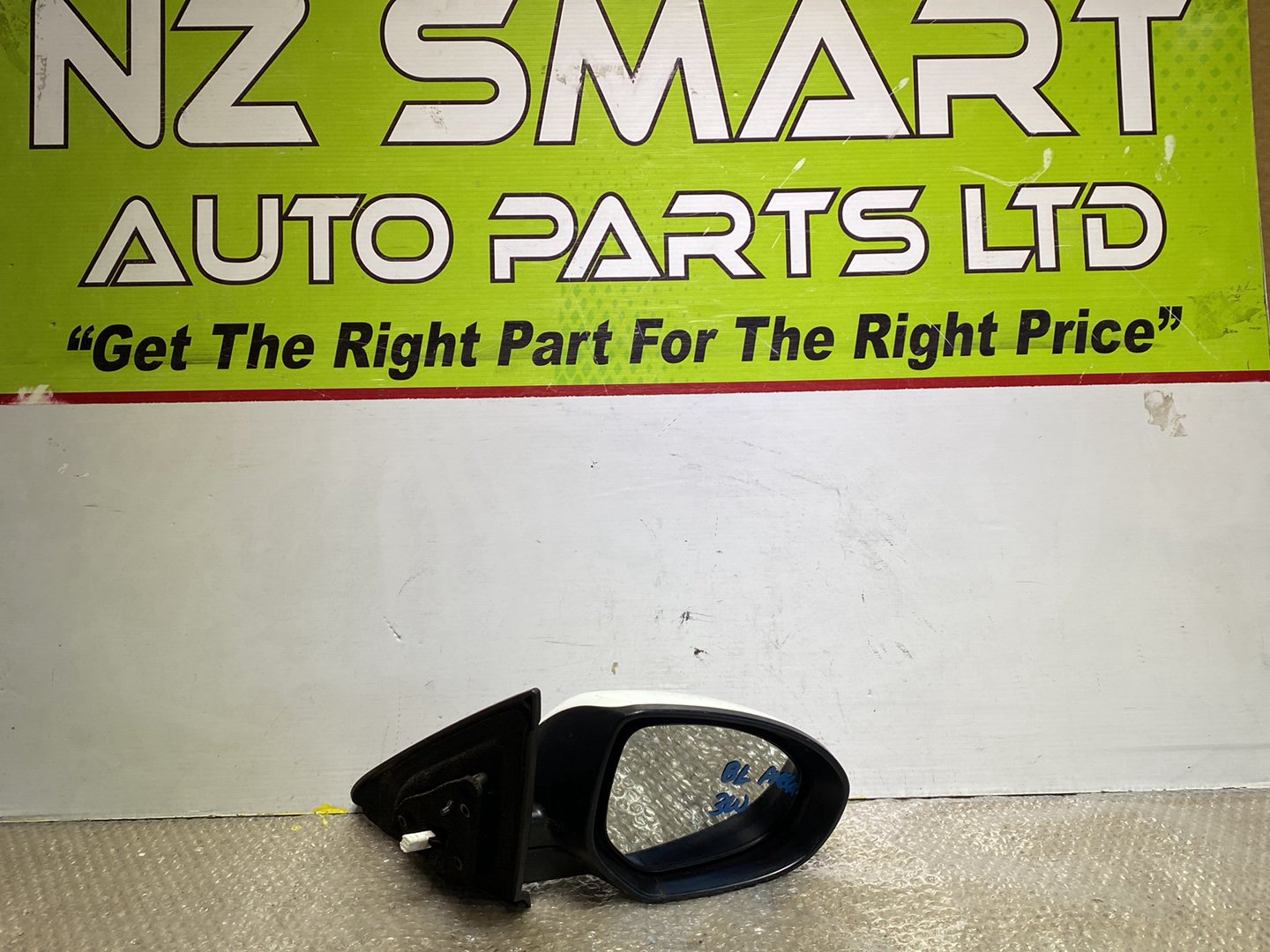 2010 Mazda Axela- Right Door Mirror PN: 3 wires