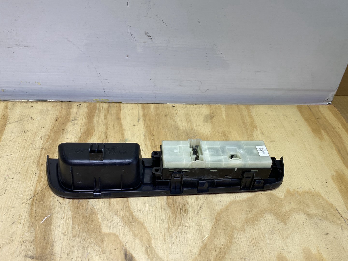 2005 Nissan Tiida - Master Power Window Switch