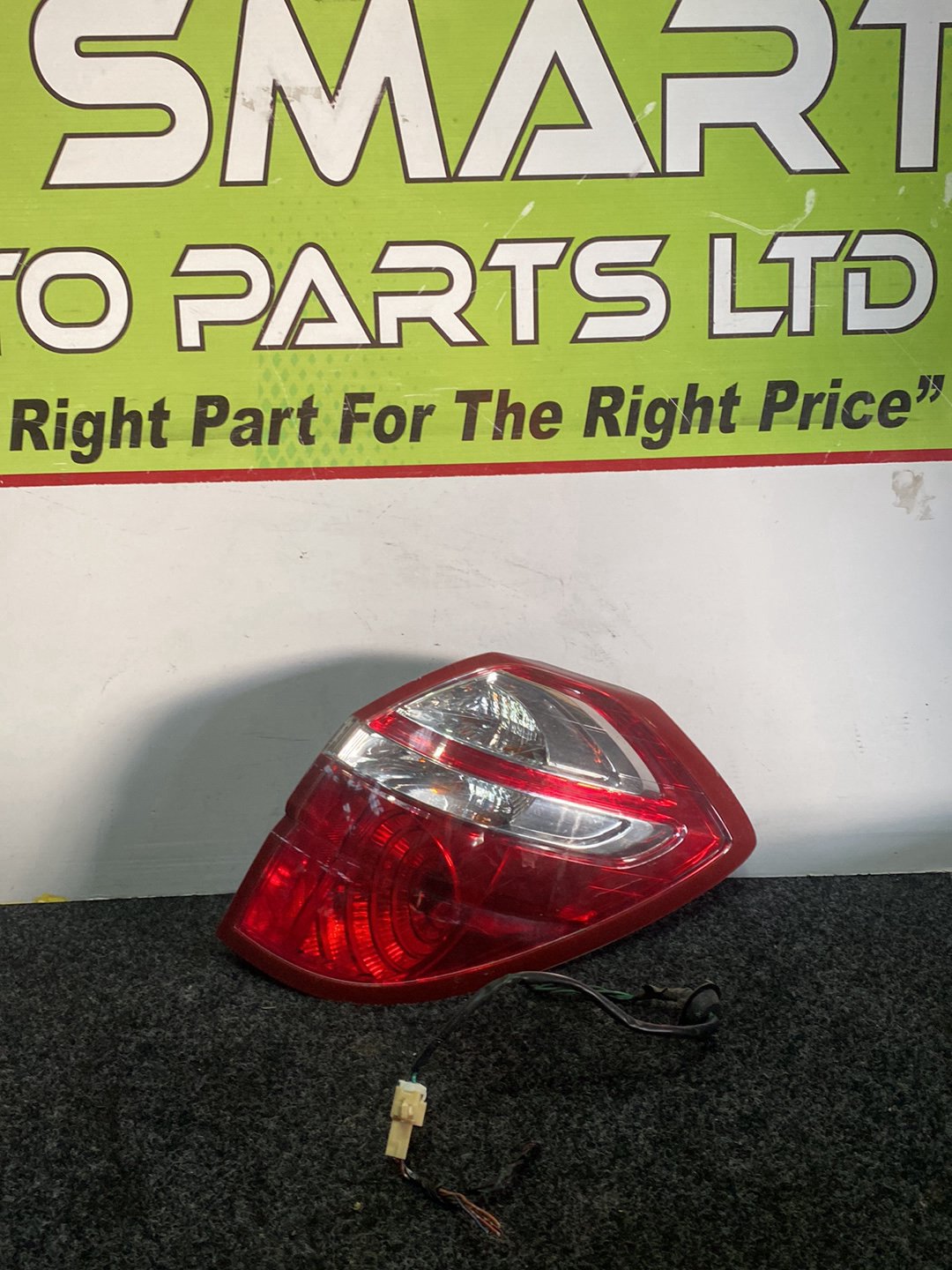 2006 Subaru Outback- Right Taillight PN: tint number 220-20952
