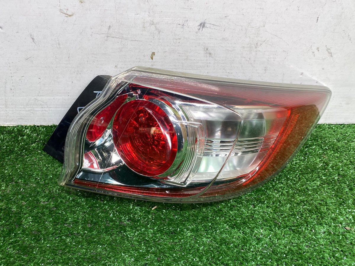 2009 Mazda Axela - Right Taillight LENS: STANLEY P8239/PN: BCW8-51-150F