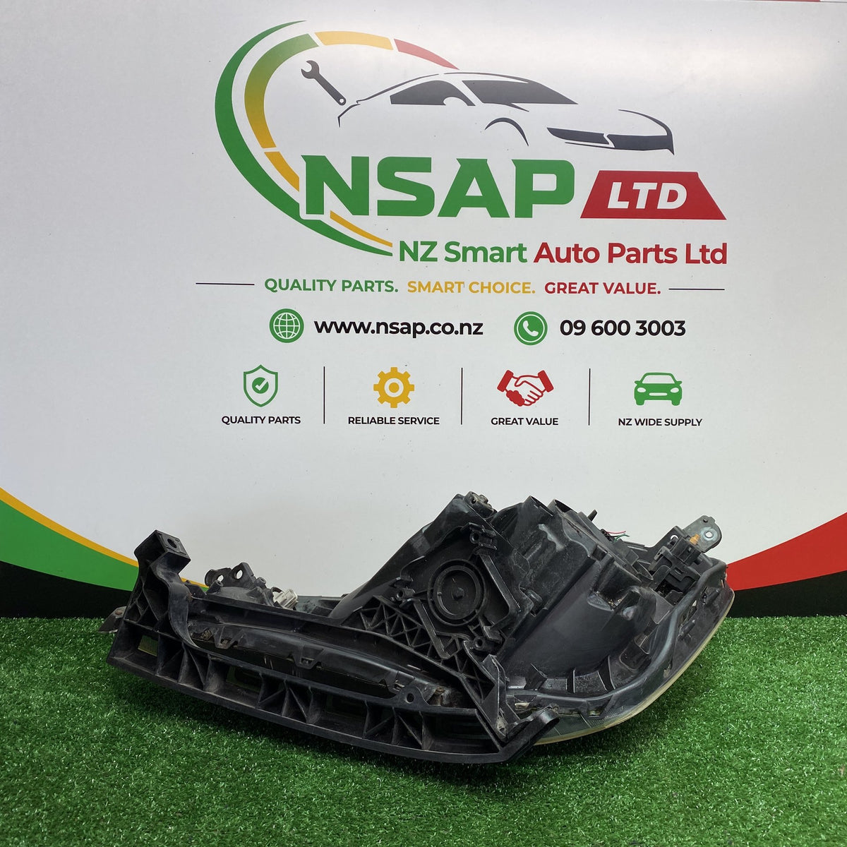 2008 Honda Fit - Right Headlight PN: STANLEY P6865