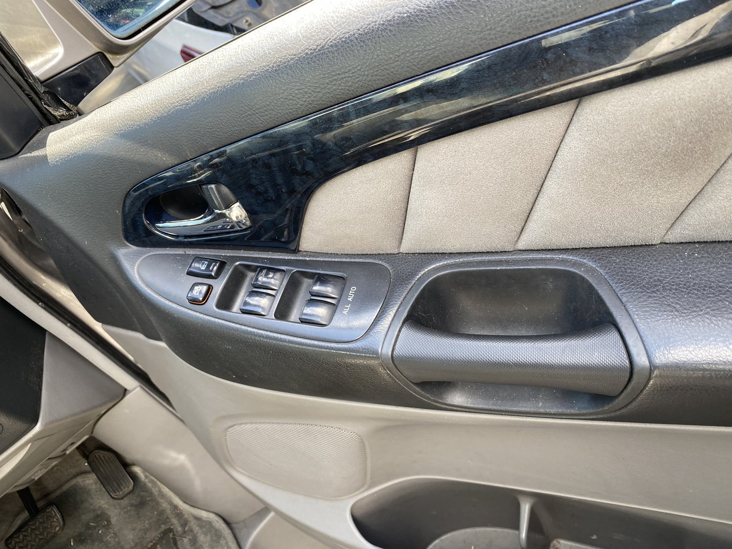 2005 Toyota Alphard ANH10 Dismantling For Parts