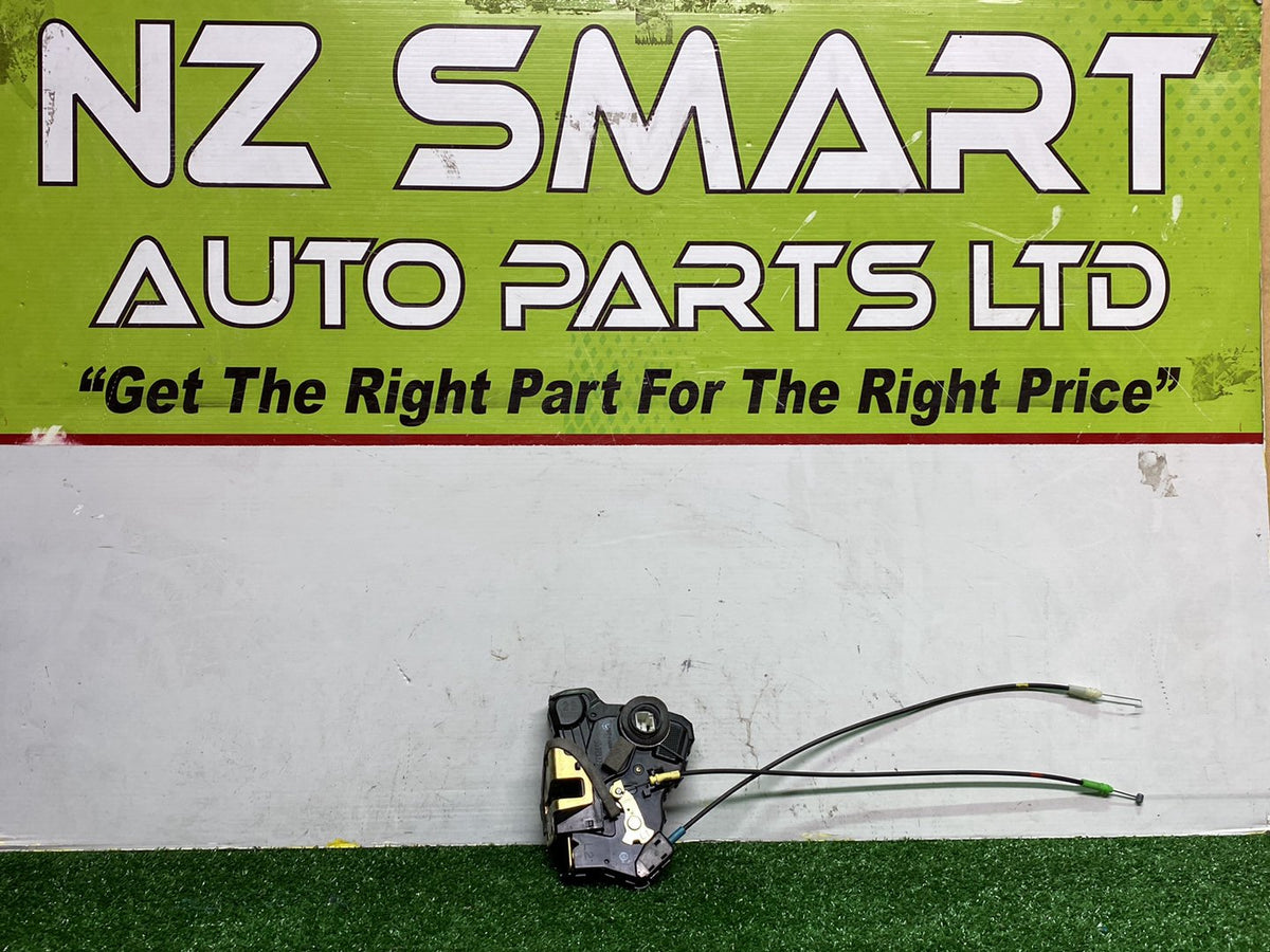 2005 Used Toyota Ist NCP60 - Left Front Door Lock Actuator PN: 6904013051
