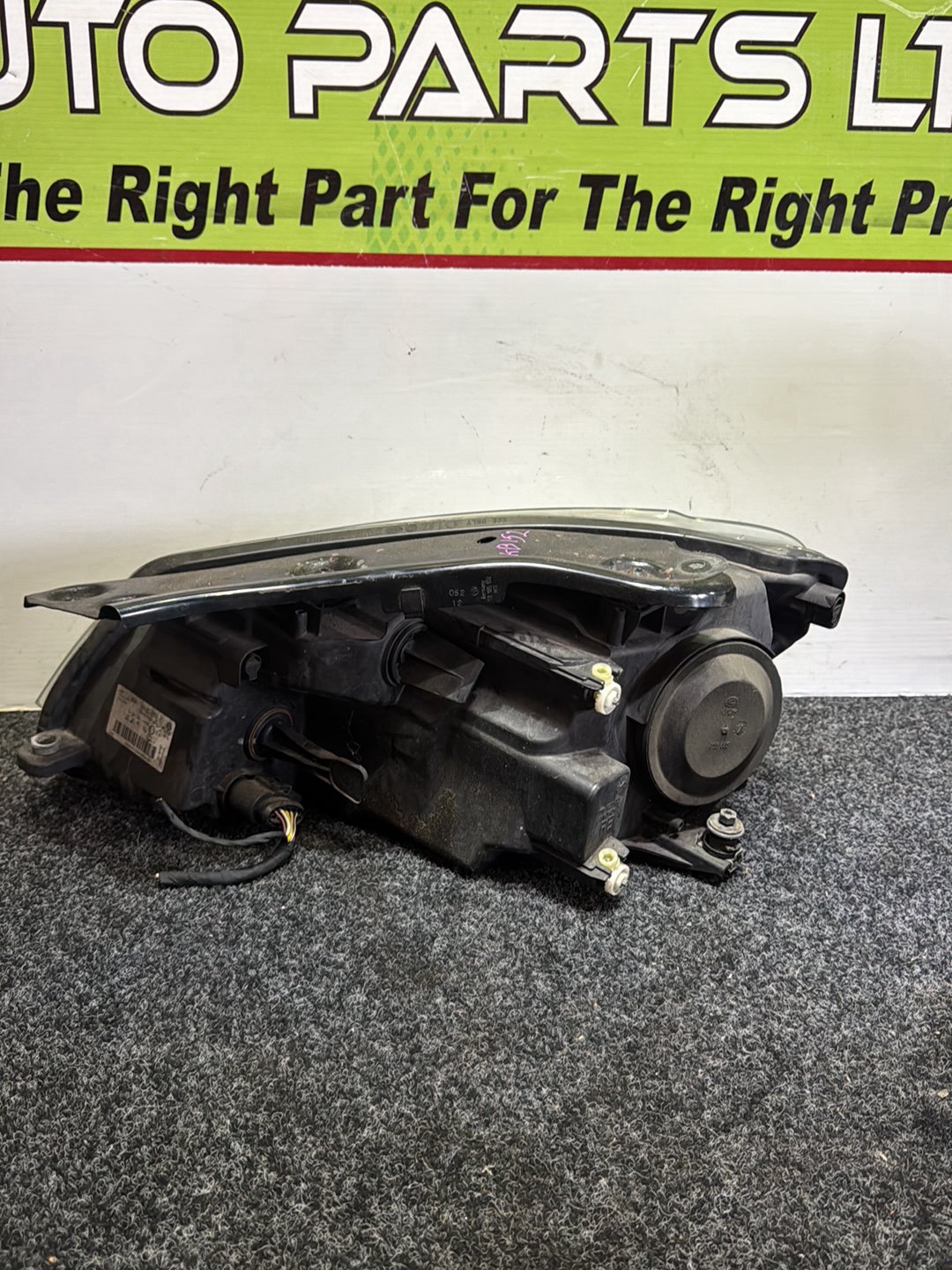 2012 Volkswagen Caddy - Right Headlight PN: 2K6 941 006 A