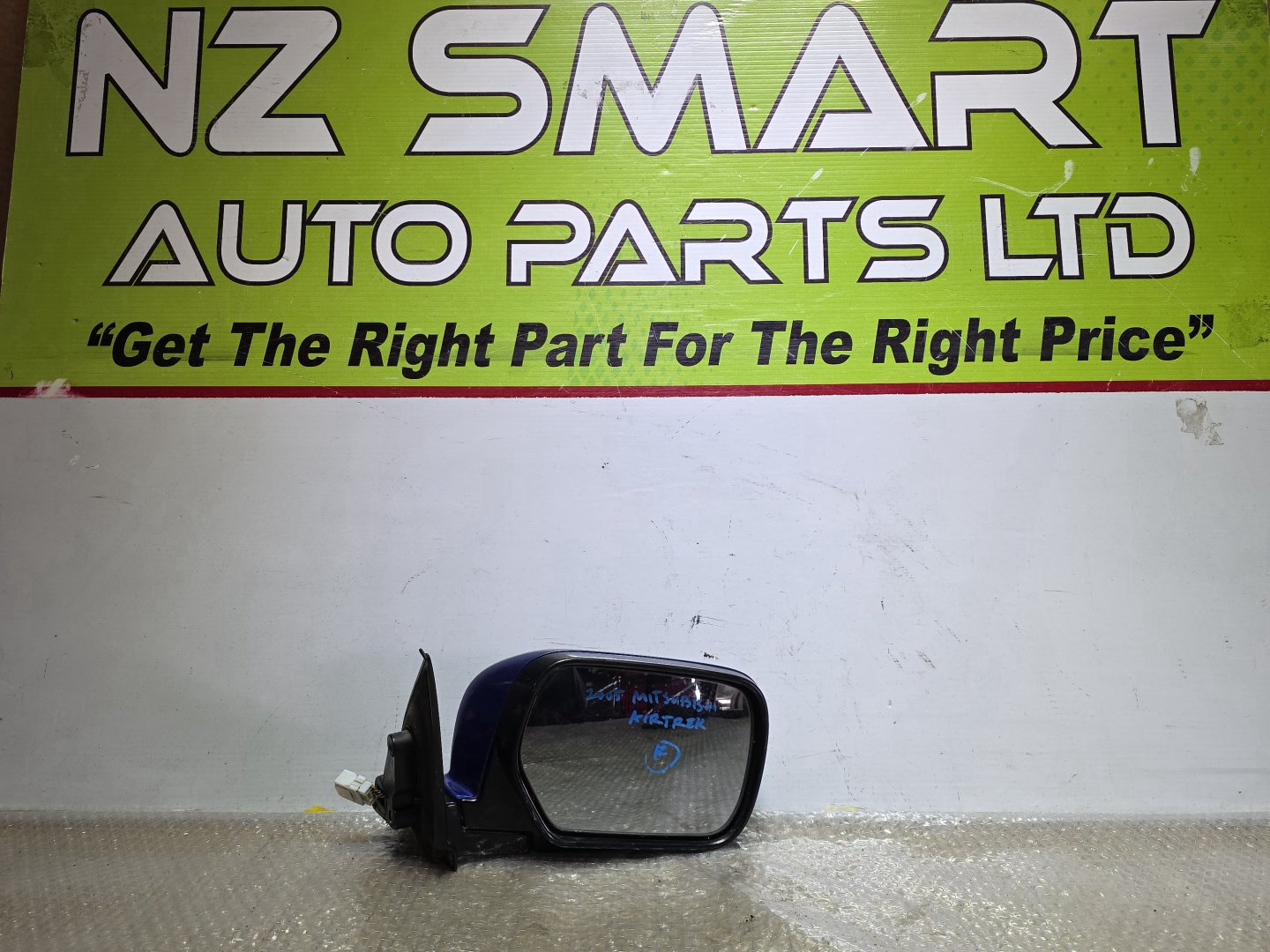 2005 Mitsubishi Airtrek- Right Door Mirror PN: 5 wires