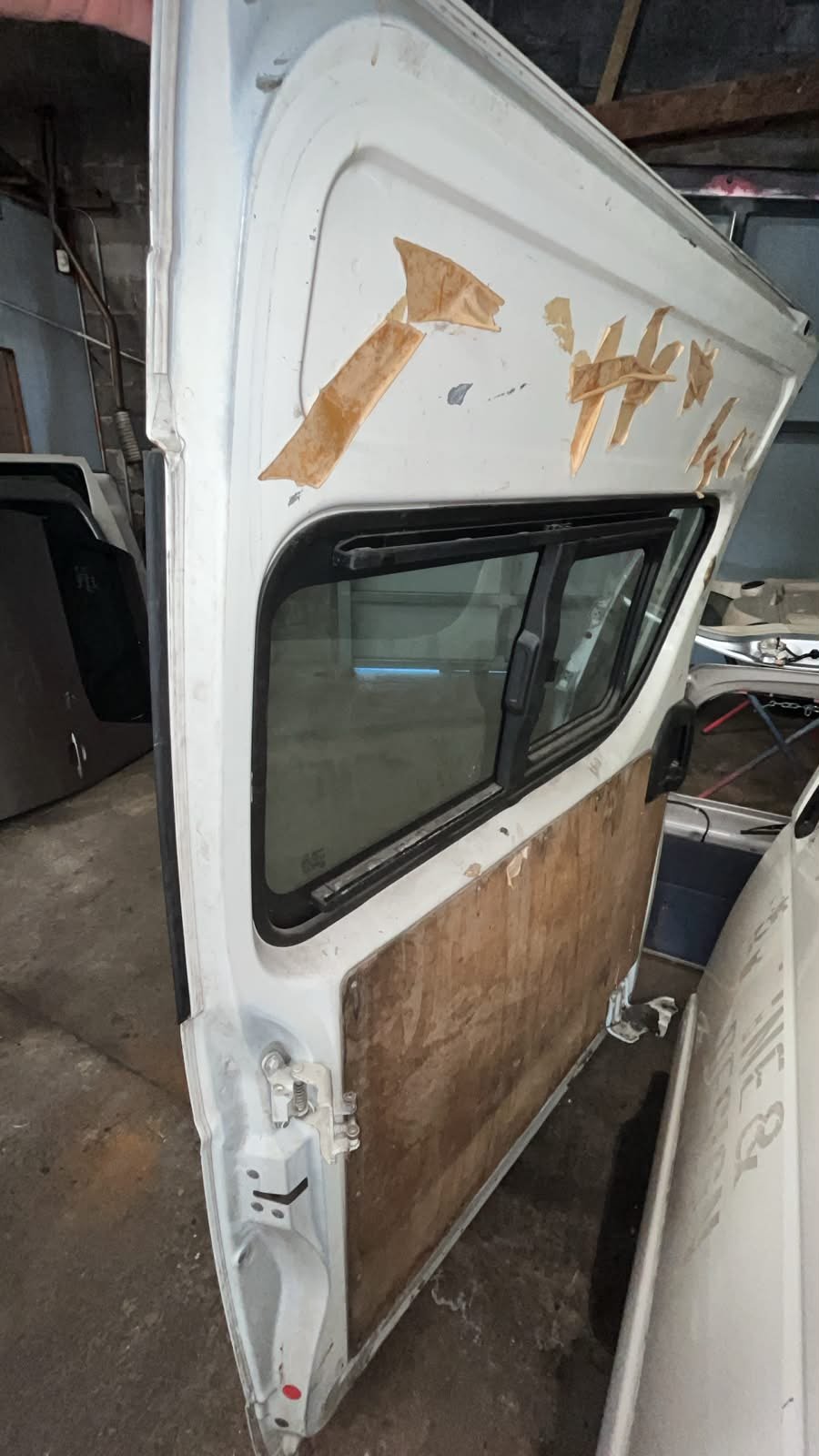 2015 Toyota Hiace - Left Rear Door