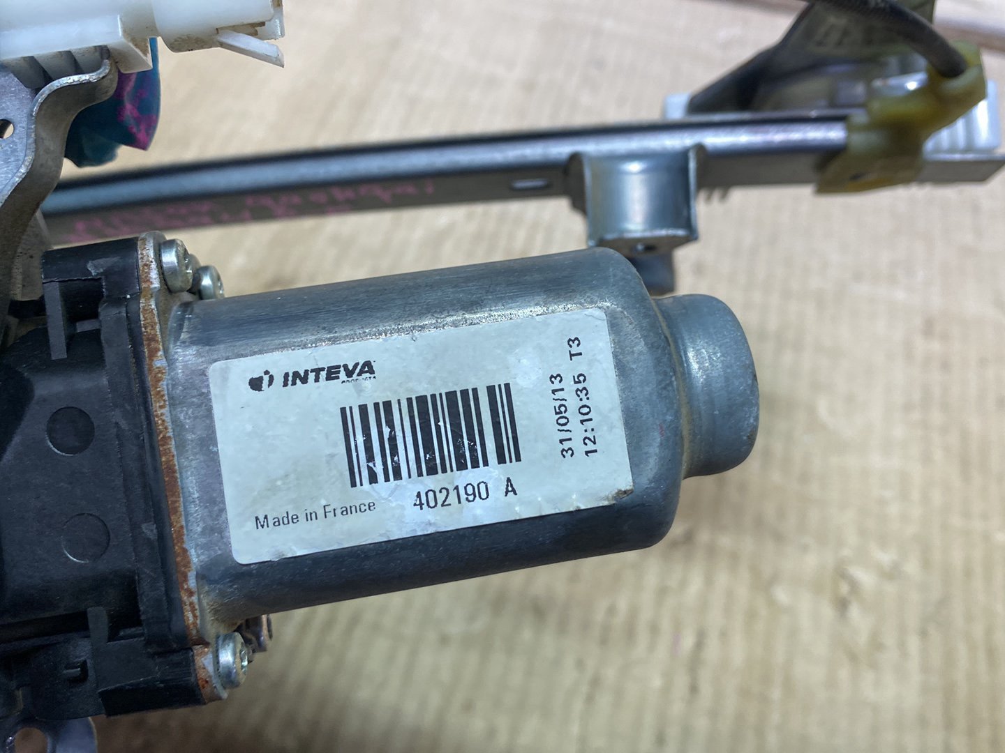 2013 Nissan Qashqai - Right Rear Window Regulator/Motor