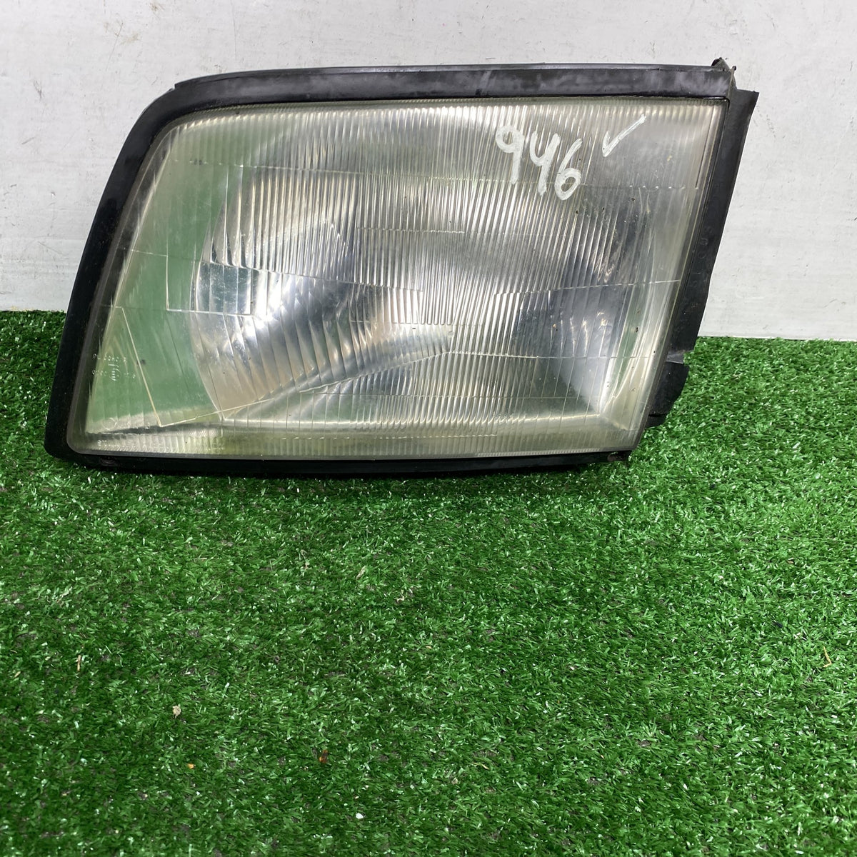 2009 Mazda Bongo Friendee SK82V - Left Headlight PN: STANLEY P0220