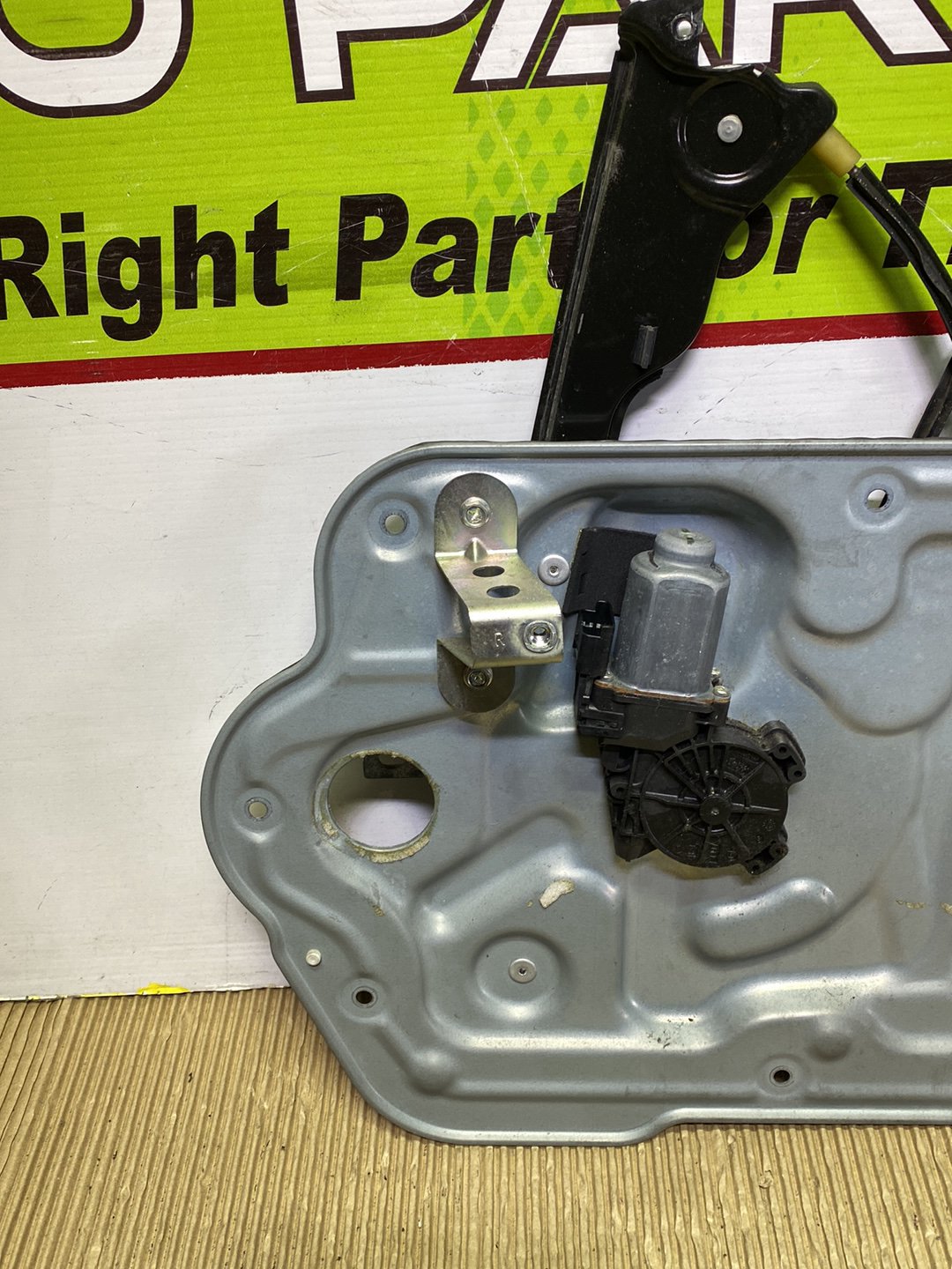 2008 Nissan Dualis KJ10- Right Front Window Regulator/Motor PN: see photos