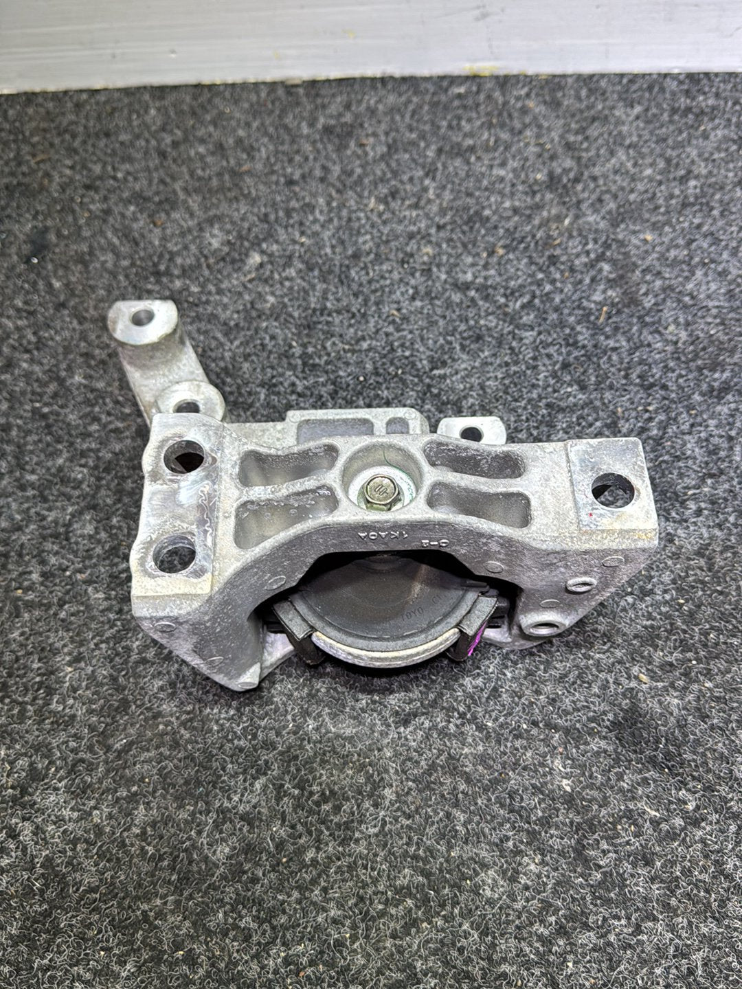 2011 Nissan Juke YF15 - Engine Mount