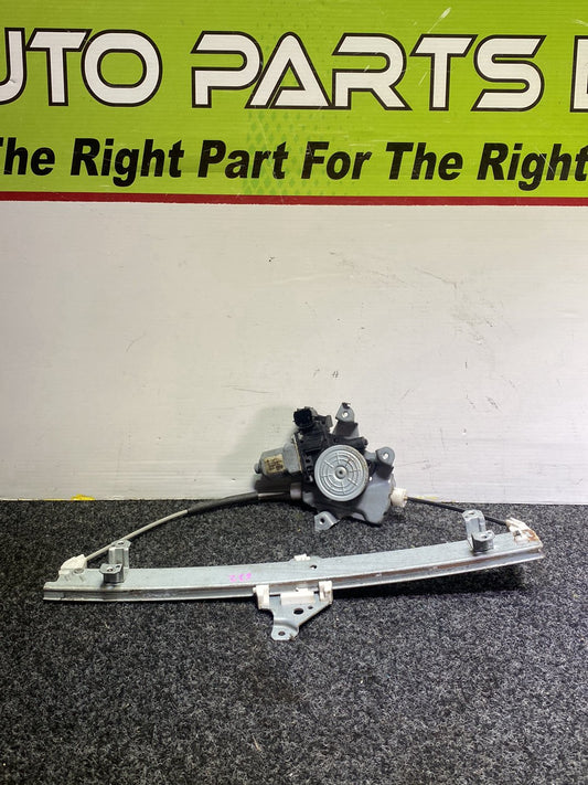 2010 Nissan Juke YF15 - Left Front Window Regulator/Motor