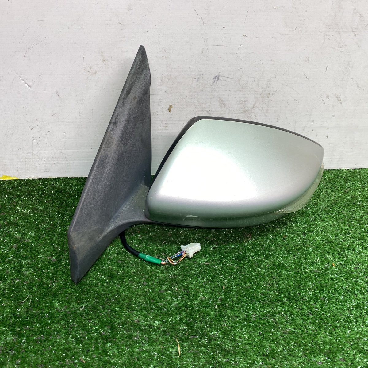 2015 Nissan Pulsar - Left Door Mirror PN: 5 Wires