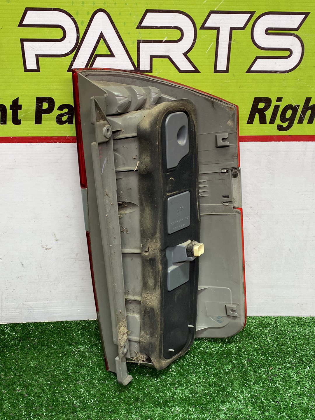 2004 to 2007 - Used Toyota Noah AZR6# Imported - Left Taillight - Lens# 28-184