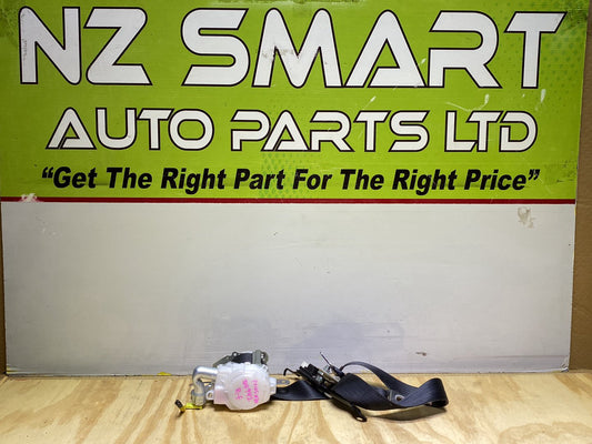 2015 Toyota Prius ZVW30 - Right Front Seat Belt