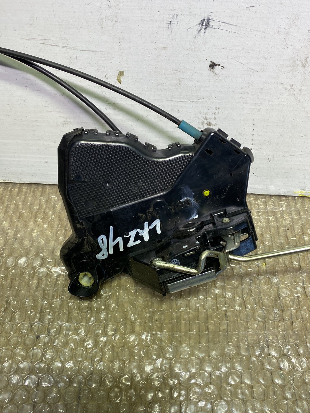 2006 Used Toyota Alphard- Right Front Door Lock Actuator PN: 6903033241