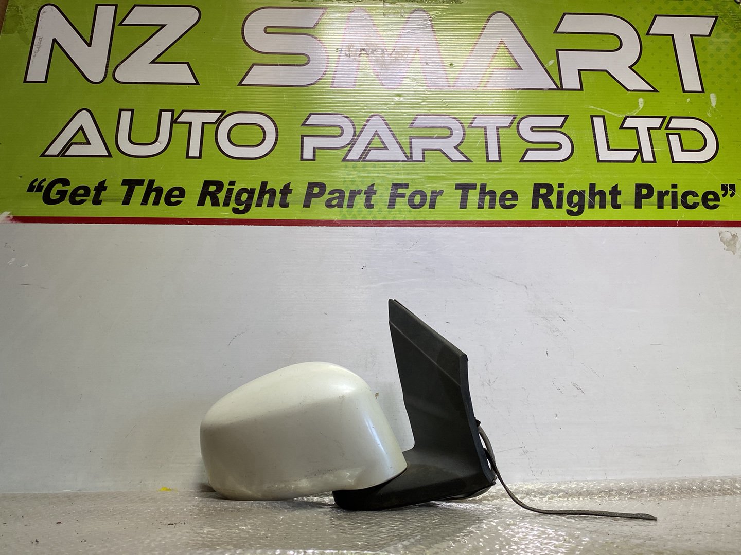 2008 Nissan Wingroad- Right Door Mirror PN: 5 wires