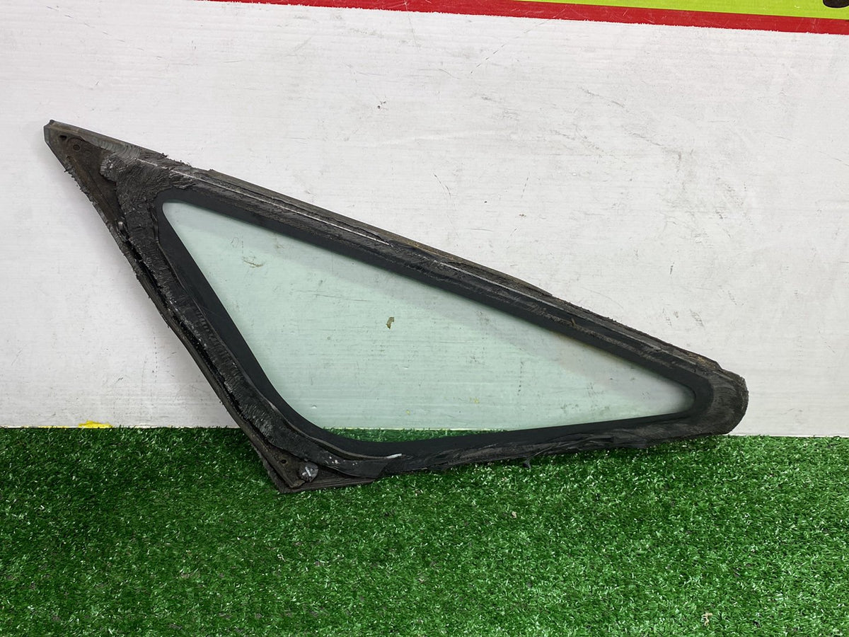 2005 Mitsubishi Colt Z21A-0208802 - Right Rear Quarter Door Glass PN: M212