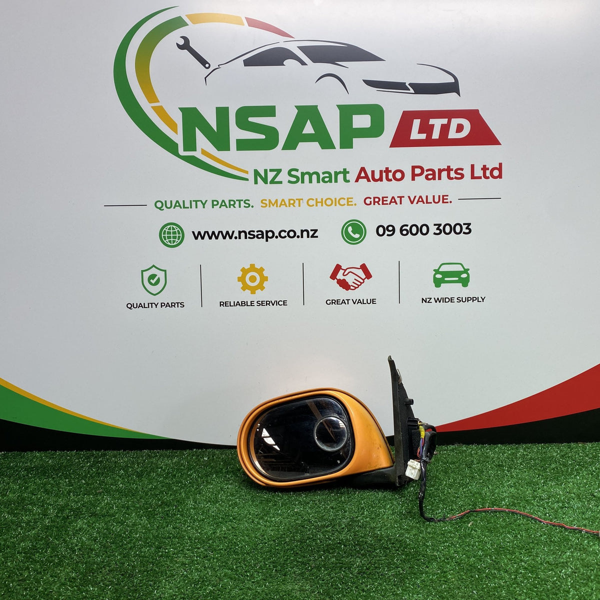 2004 Nissan March - Left Door Mirror PN: 2 Plugs 7 Wires