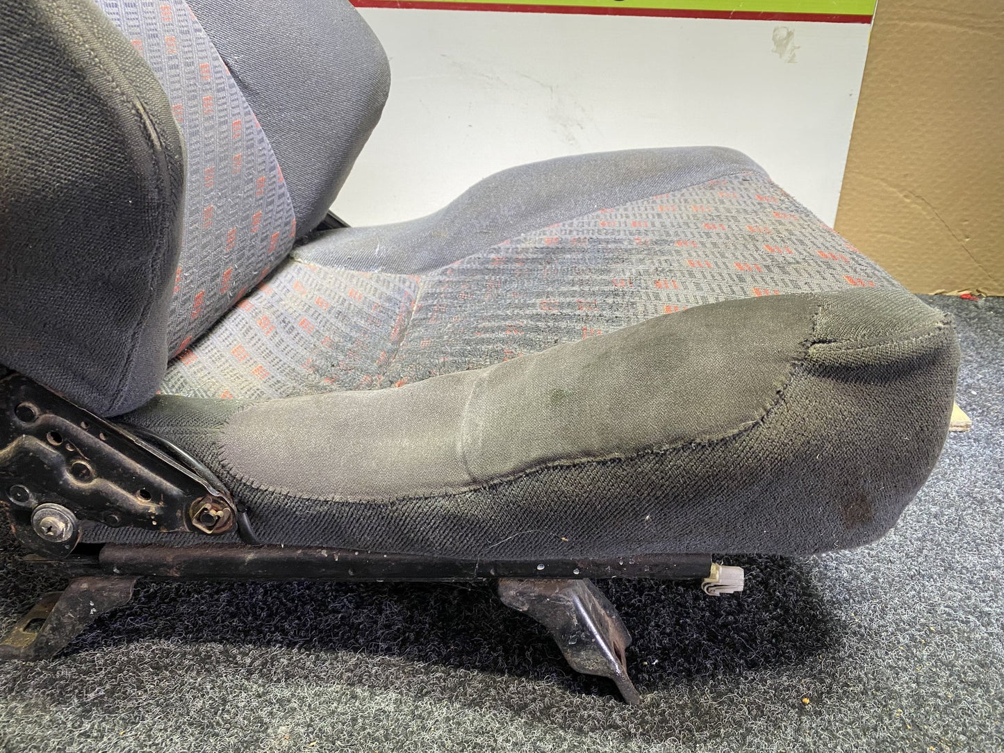 1998 Toyota Hilux - Left Front Seat