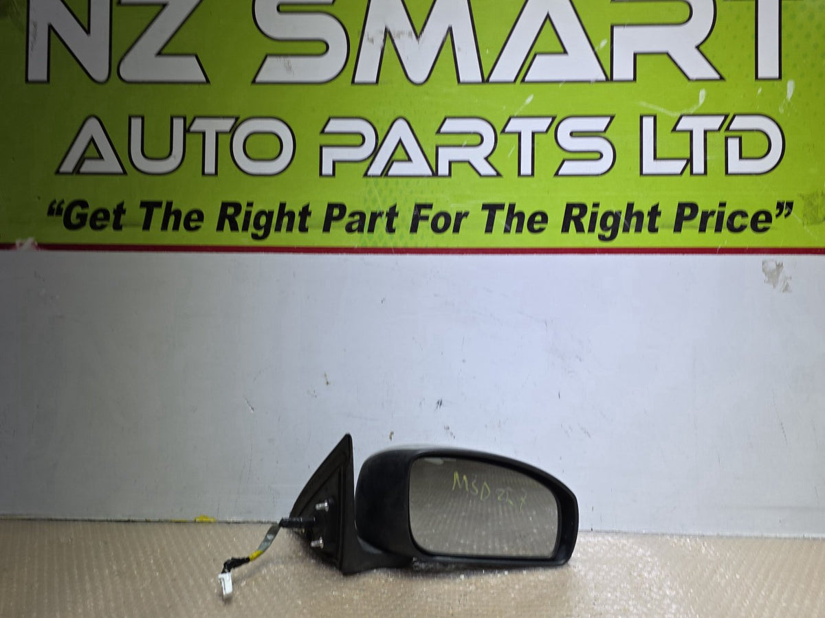 2007 Nissan Bluebird - Right Door Mirror PN: 11 wires