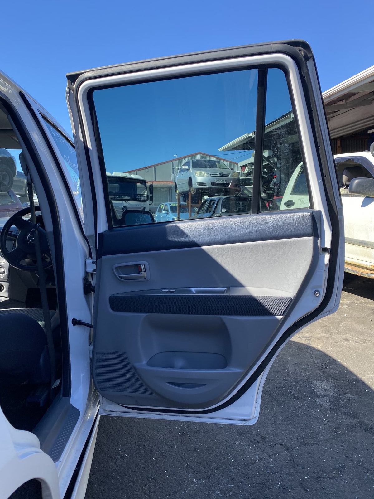 2003 Mazda Demio DY5W  Dismantling For Parts