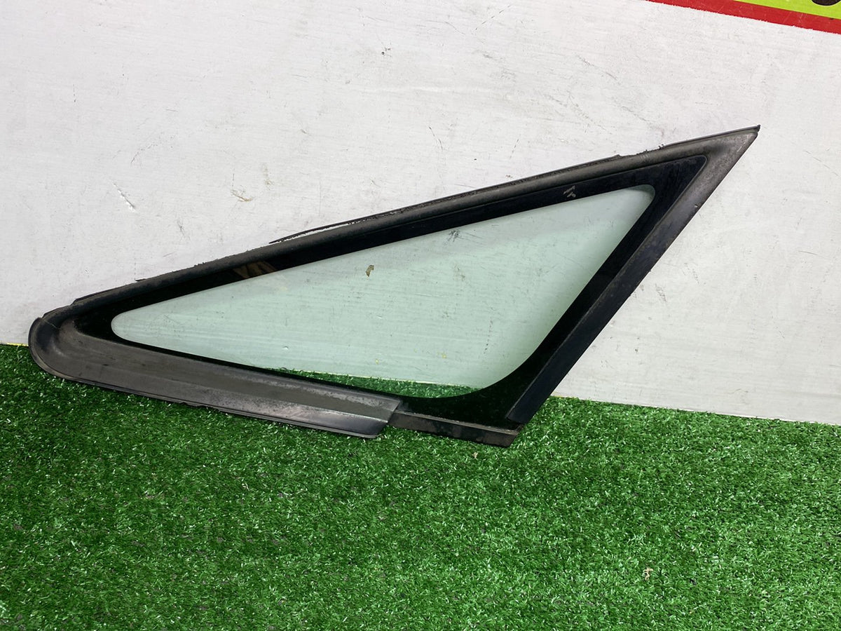 2005 Mitsubishi Colt Z21A-0208802 - Right Rear Quarter Door Glass PN: M212